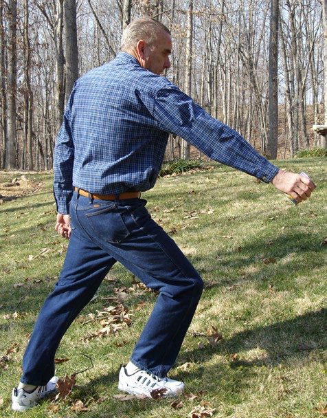 A man demonstrating the exercise outside.